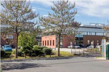 Industriel dans Villeneuve-la-Garenne à louer - Photo du bâtiment - Image 3 de 18