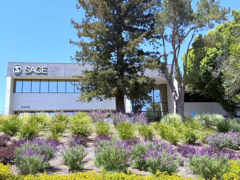 2455 Teller Rd, Thousand Oaks, CA for lease - Building Photo - Image 2 of 19