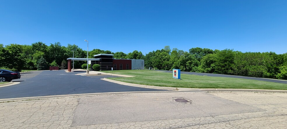 1028 S Kunkle Blvd, Freeport, IL for lease - Building Photo - Image 2 of 3