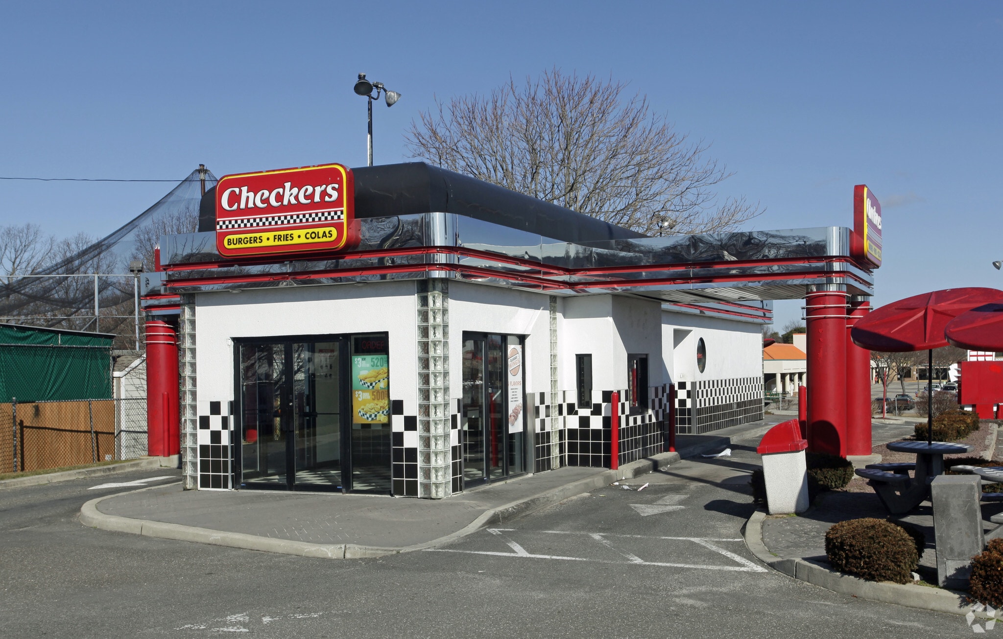 1115 Middle Country Rd, Selden, NY à louer Photo principale- Image 1 de 3