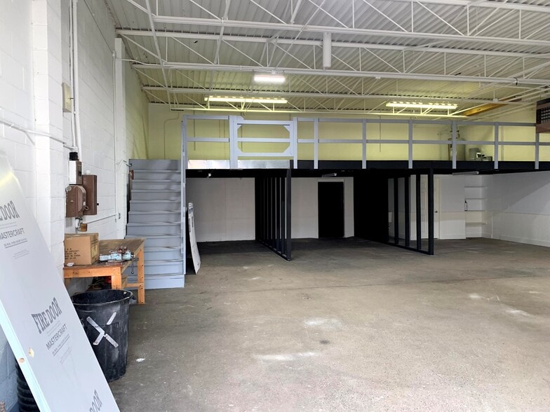 32722 W 8 Mile Rd, Farmington Hills, MI à louer - Photo intérieure - Image 3 de 5