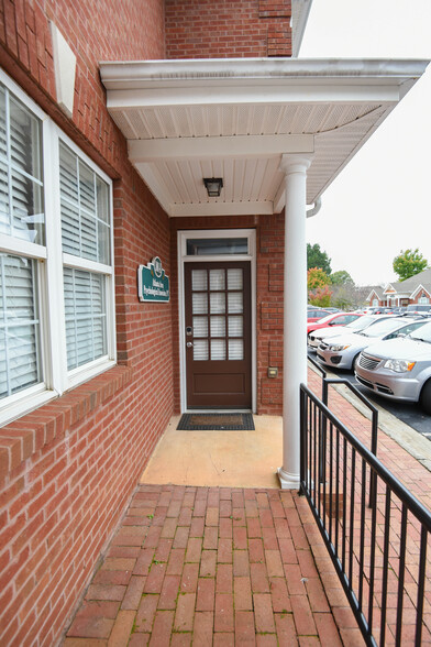 327 Dahlonega St, Cumming, GA for lease - Building Photo - Image 3 of 23