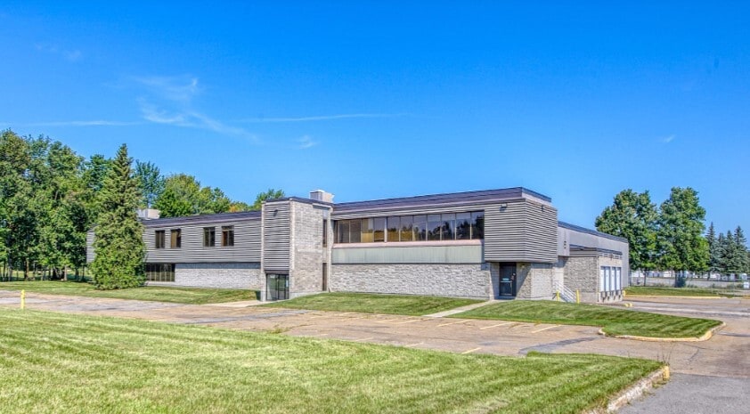 12405 Rue Service A-2, Mirabel, QC for lease Primary Photo- Image 1 of 4