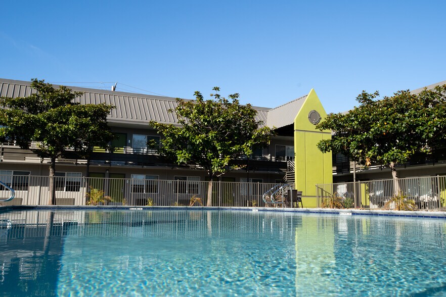 915 W Cutting Blvd, Richmond, CA à vendre - Photo du bâtiment - Image 1 de 20