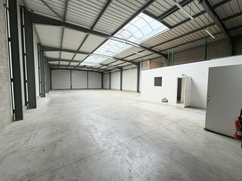 Industrial in Cormontreuil for lease - Interior Photo - Image 2 of 9