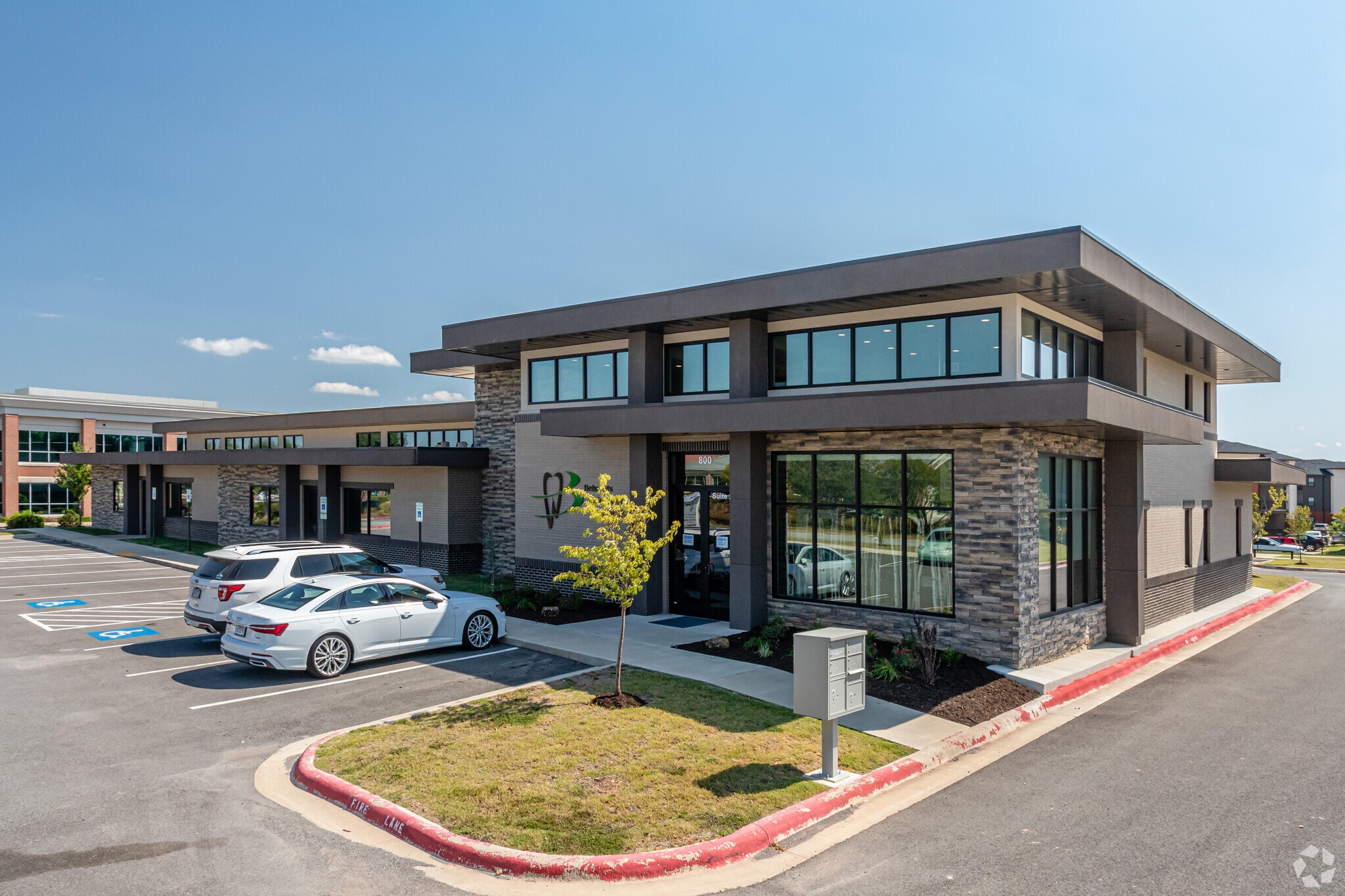 800 SE Plaza Ave, Bentonville, AR for lease Primary Photo- Image 1 of 6