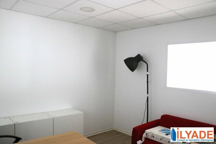 Flex dans Rousset à louer - Photo du bâtiment - Image 3 de 7