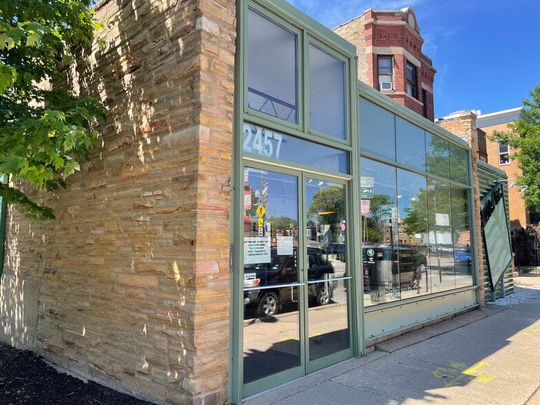 2457 W Montrose Ave, Chicago, IL for sale - Primary Photo - Image 1 of 14