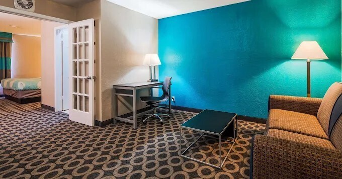 3821 N Panam Expy, San Antonio, TX à vendre - Photo du bâtiment - Image 3 de 7
