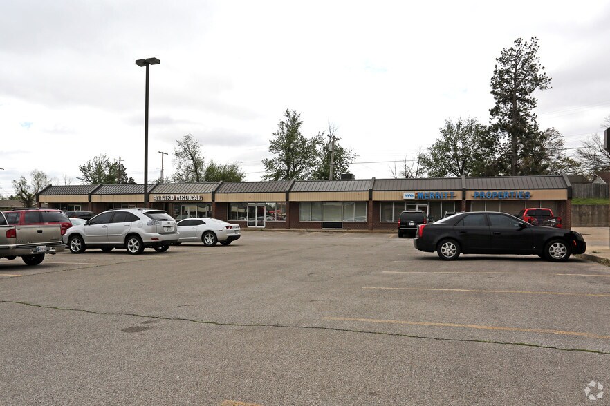 Peachtree Square Shopping Center portefeuille de 3 propriétés à vendre sur LoopNet.ca - Photo principale - Image 3 de 5