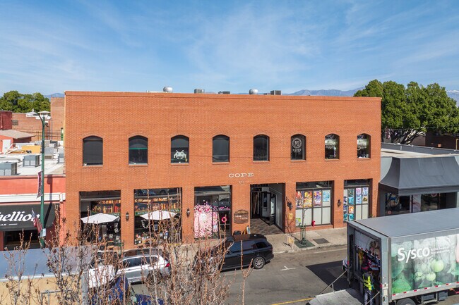 Plus de détails pour 19 E Citrus Ave, Redlands, CA - Commerce de détail à louer