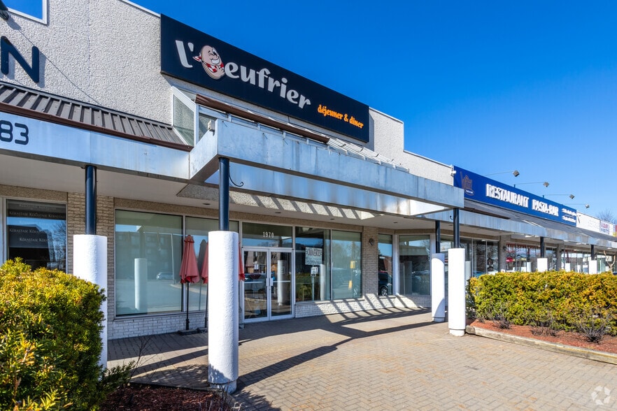 1946-1990 Boul Le Corbusier, Laval, QC à louer - Photo du bâtiment - Image 2 de 7