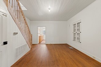 421 W Main St, Fredericksburg, TX à vendre Photo intérieure- Image 2 de 12