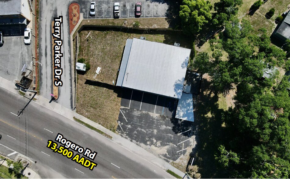 1807 Rogero Rd, Jacksonville, FL à vendre - Photo du bâtiment - Image 2 de 10