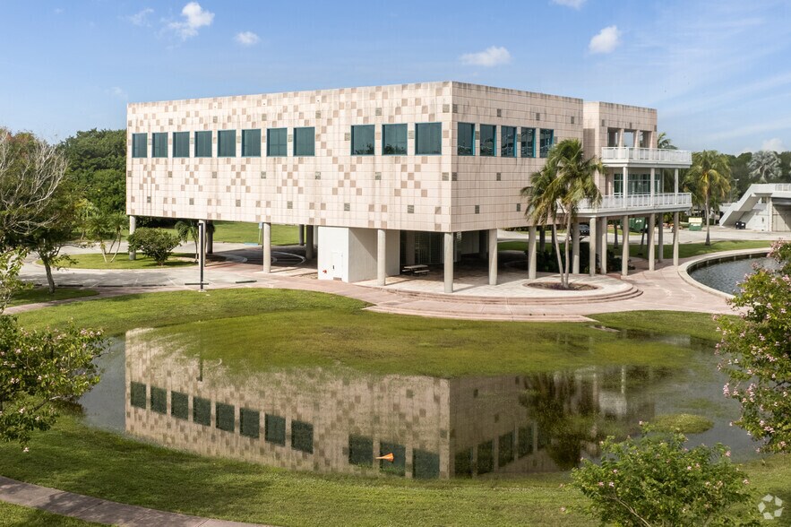 18001 Old Cutler Rd, Palmetto Bay, FL à louer - Photo du bâtiment - Image 2 de 5