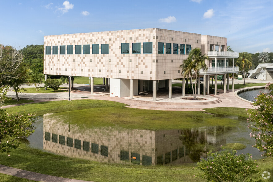 18101 Old Cutler Rd, Palmetto Bay, FL à louer - Photo du bâtiment - Image 2 de 5