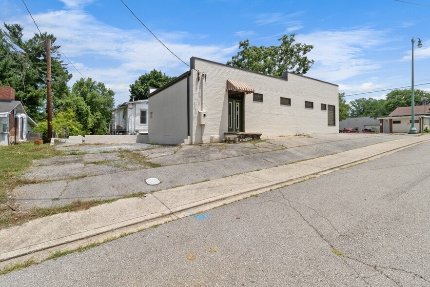 628 Cumberland Dr, Clarksville, TN for lease - Building Photo - Image 2 of 12