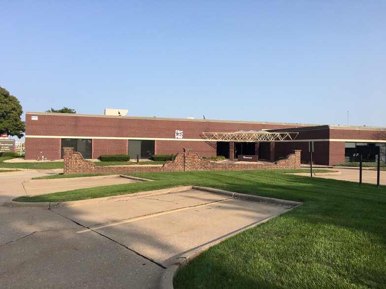 2205 E Empire St, Bloomington, IL for sale - Building Photo - Image 2 of 2