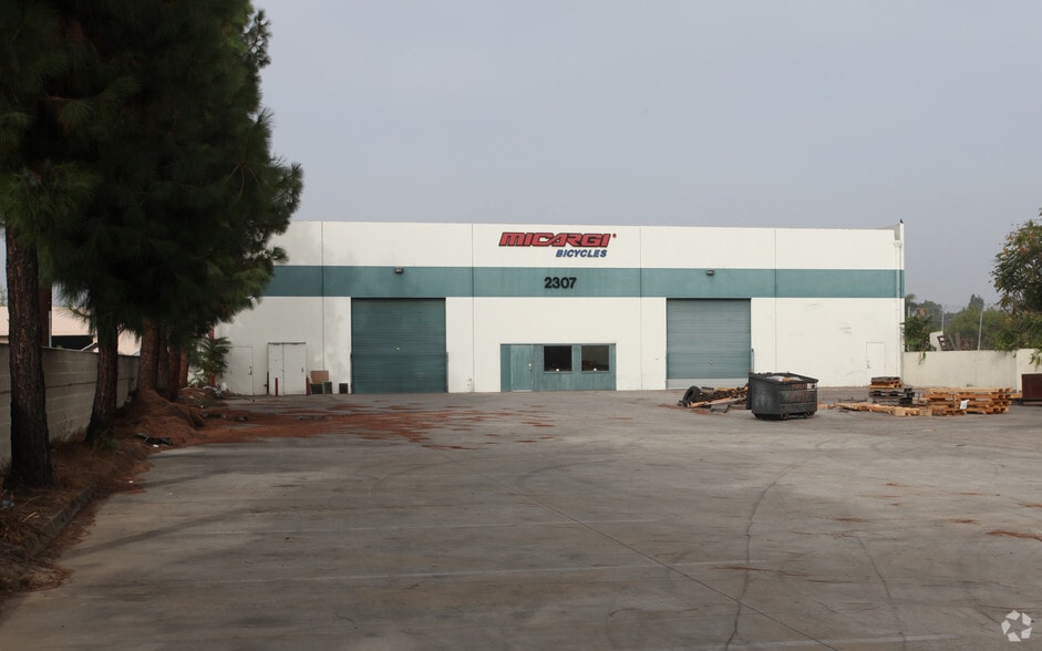 2307 N Loma Ave, South El Monte, CA for lease - Building Photo - Image 3 of 8