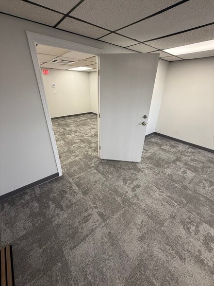 25 Commercial Dr, Wrentham, MA for lease - Building Photo - Image 3 of 7