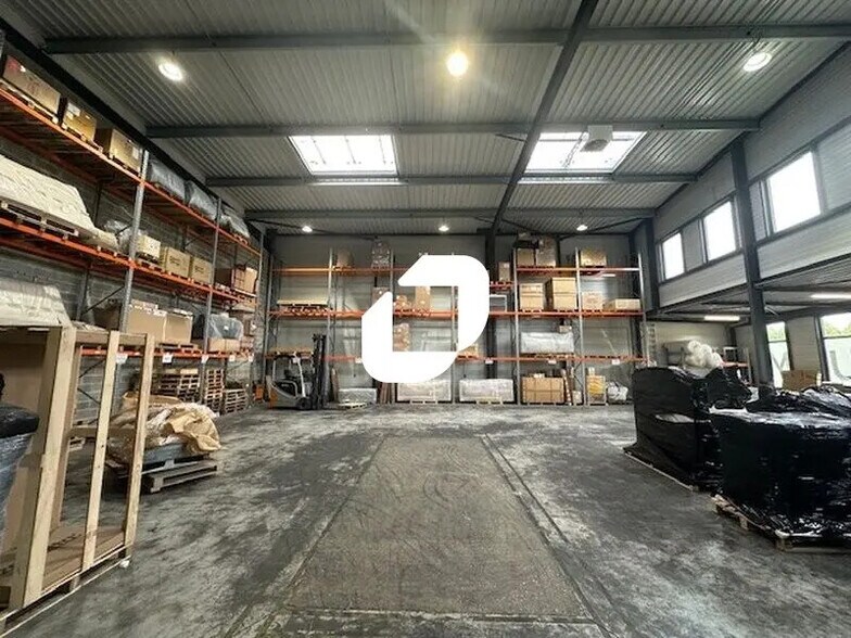 Office in Tremblay-en-France for lease - Building Photo - Image 2 of 8