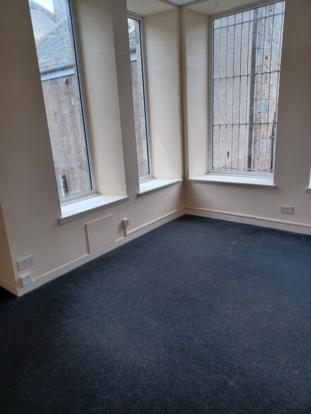 8a Gaelic Ln, Aberdeen for lease - Interior Photo - Image 2 of 5