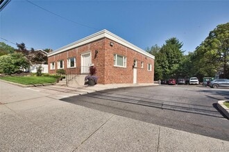 121 Pulaski Rd, Kings Park, NY for sale Interior Photo- Image 1 of 9