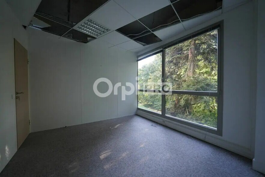 Bureau dans Écully à louer - Photo du bâtiment - Image 3 de 7