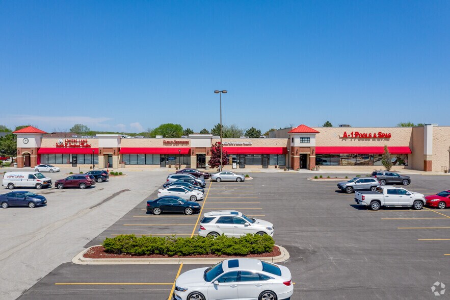 6516-6572 S Lovers Lane Rd, Franklin, WI à louer - Photo du bâtiment - Image 2 de 6