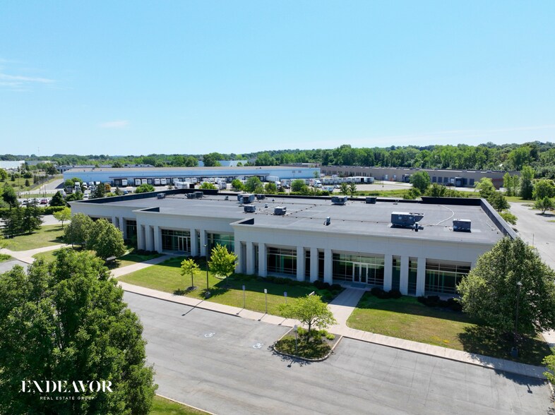 265 Thruway Park Dr, West Henrietta, NY à louer - Photo du bâtiment - Image 2 de 5