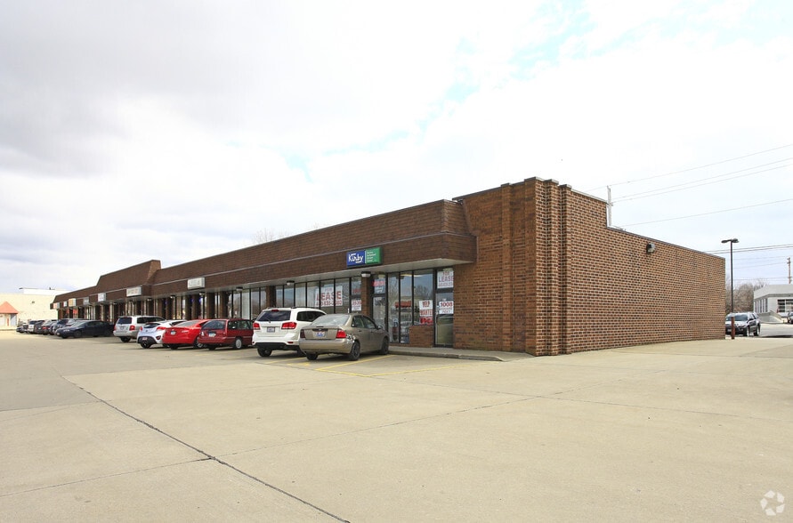 26791-26885 Brookpark Road Ext, North Olmsted, OH for lease - Primary Photo - Image 1 of 6