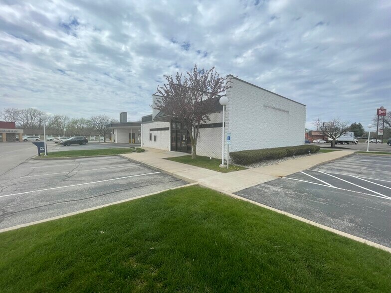 3354 Lake City Hwy, Warsaw, IN for lease - Building Photo - Image 3 of 11