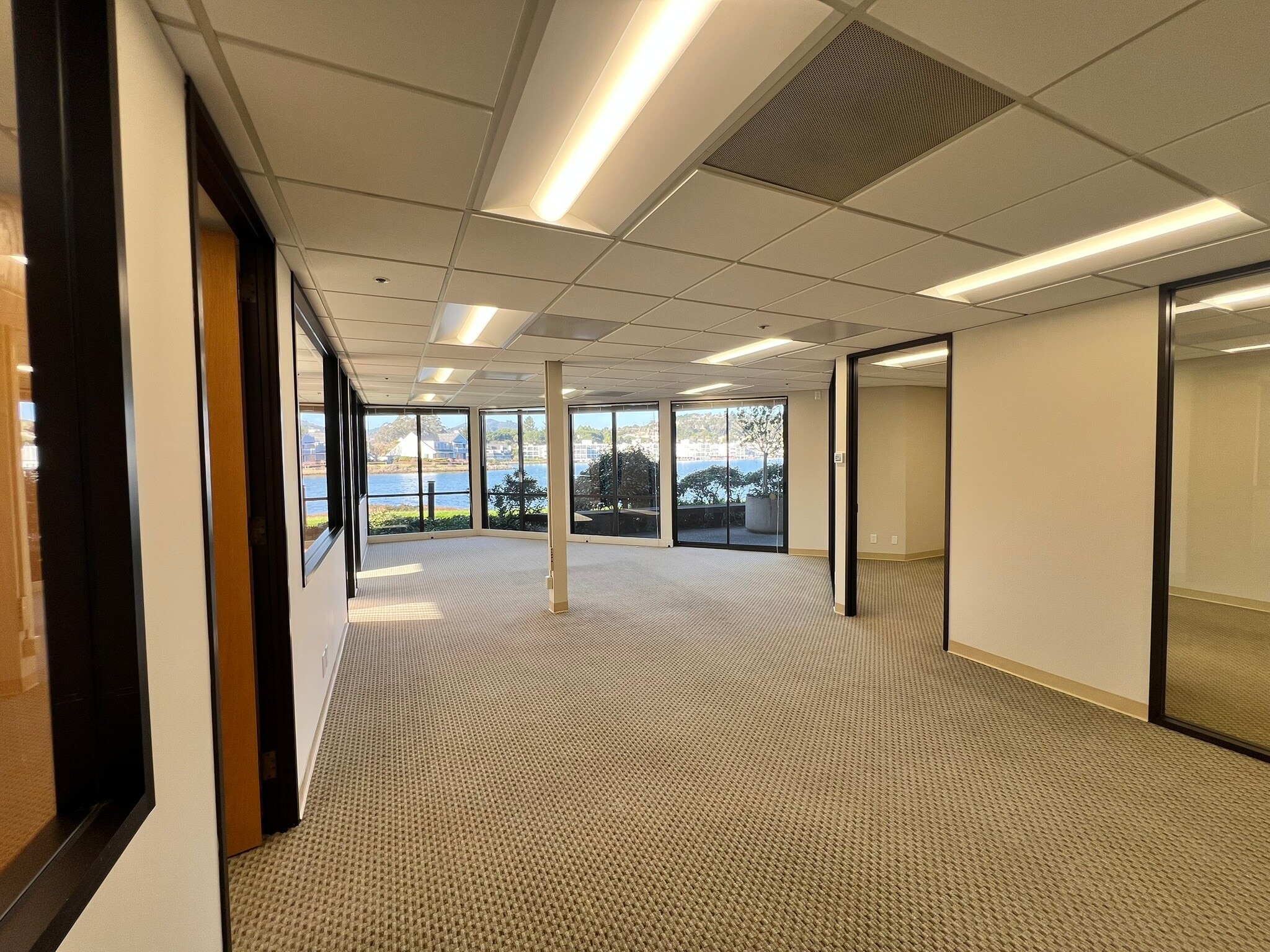 591 Redwood Hwy, Mill Valley, CA à louer Photo du bâtiment- Image 1 de 4