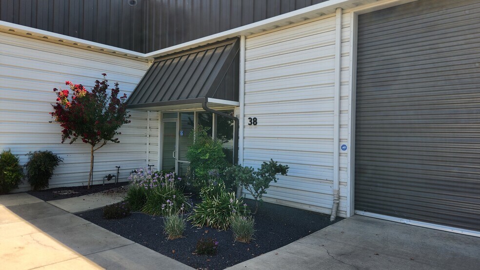 38 Bellarmine Ct, Chico, CA à vendre - Photo du bâtiment - Image 2 de 7