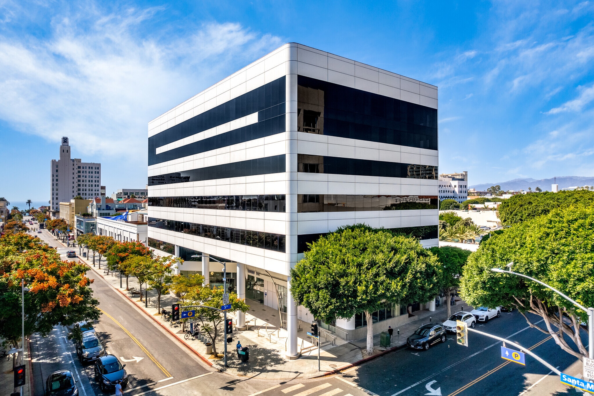 429 Santa Monica Blvd, Santa Monica, CA for lease Primary Photo- Image 1 of 7