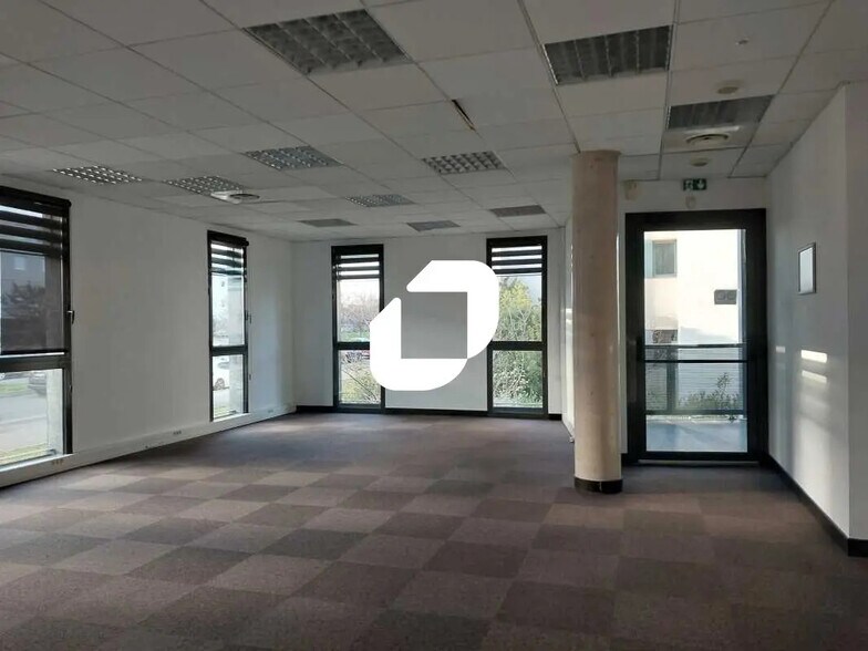 Office in Montpellier for lease - Interior Photo - Image 2 of 9