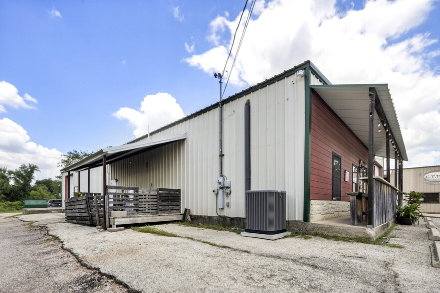 2704 Commerce St, Marble Falls, TX for lease - Building Photo - Image 1 of 14