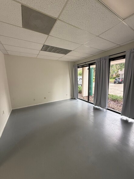 1748 Independence Blvd, Sarasota, FL for lease - Building Photo - Image 3 of 11