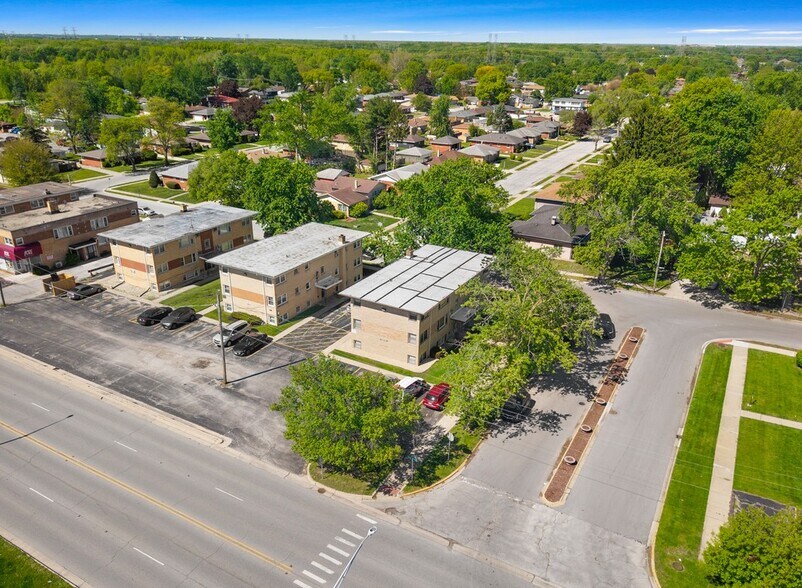 18416 & 18422 Torrence Ave portefeuille de 2 propriétés à vendre sur LoopNet.ca - Photo du bâtiment - Image 2 de 7