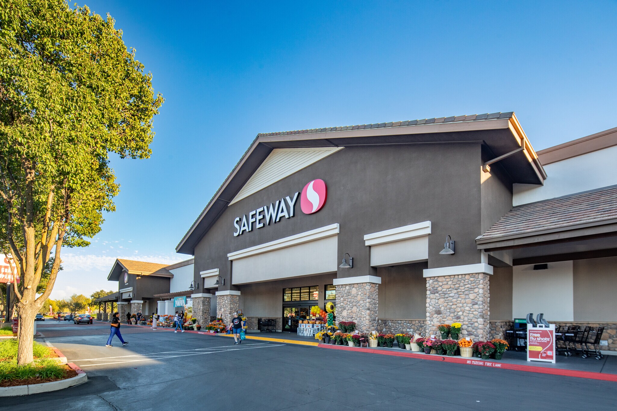 10000-10064 Bruceville Rd, Elk Grove, CA à louer Photo du bâtiment- Image 1 de 9