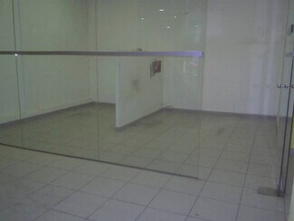 Plus de détails pour Multi-résidentiel à vendre