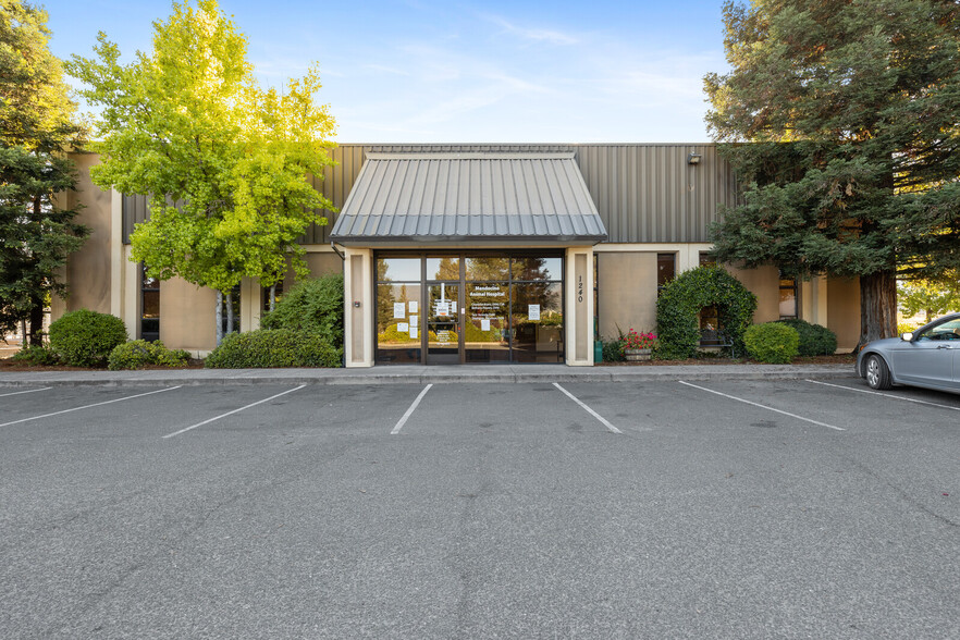 1240 Airport Park Blvd, Ukiah, CA à louer - Photo principale - Image 3 de 29