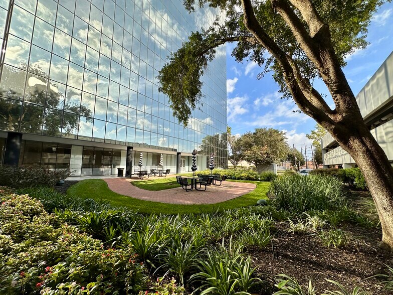 13430 Northwest Fwy, Houston, TX à louer - Photo du bâtiment - Image 3 de 17
