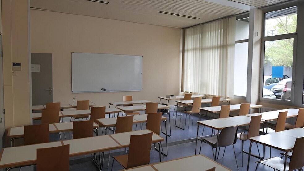 Office in Bordeaux for lease - Building Photo - Image 3 of 6