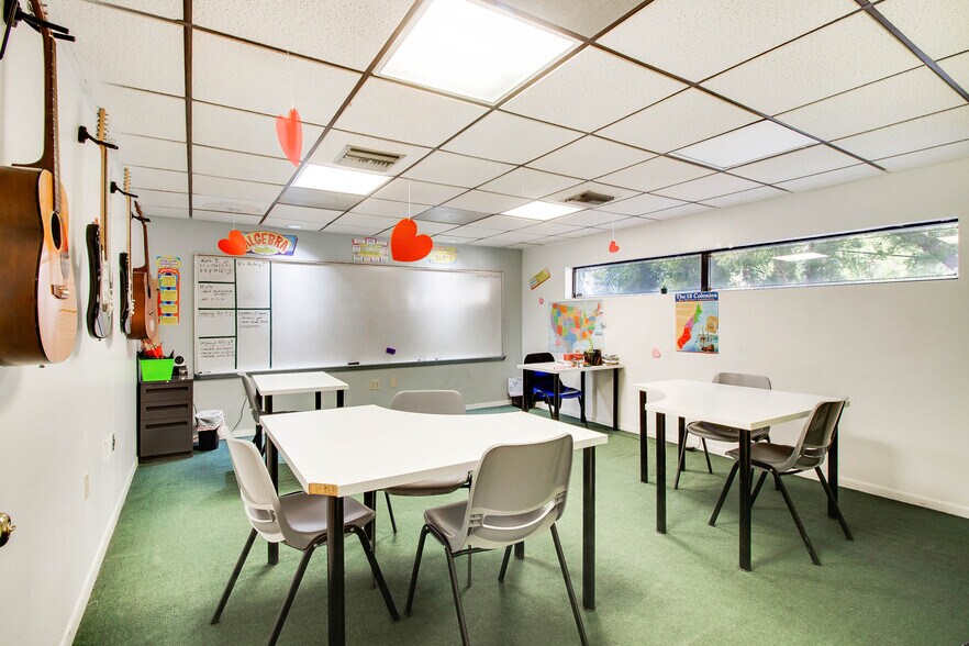 2710 SW 37th Ave, Coconut Grove, FL à vendre - Photo du bâtiment - Image 3 de 13