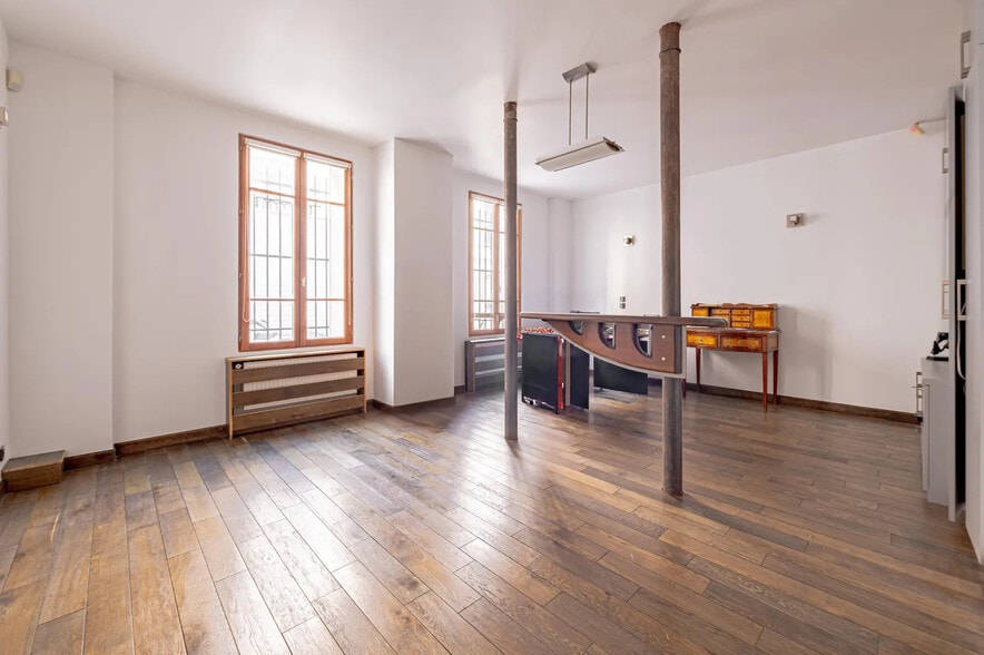 Bureau dans Paris à louer - Photo du bâtiment - Image 2 de 8