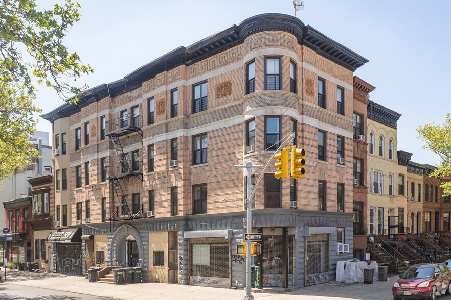 692 Macon St, Brooklyn, NY for sale - Primary Photo - Image 1 of 7