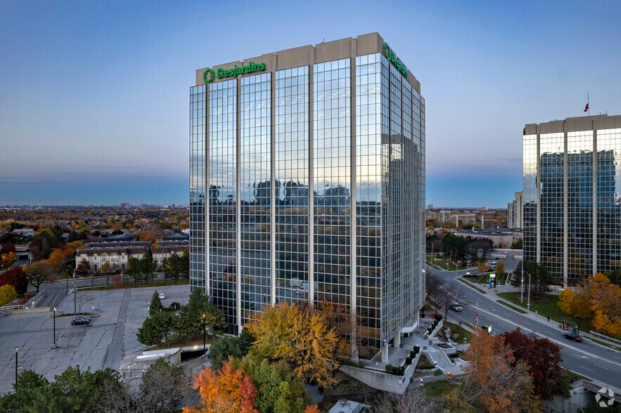 3 Robert Speck Pky, Mississauga, ON à louer - Photo du bâtiment - Image 2 de 4