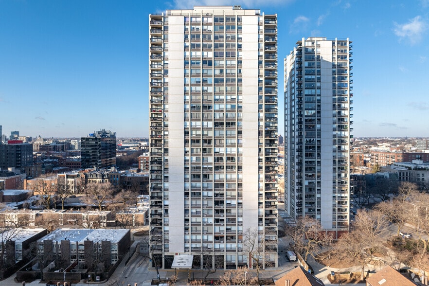 1360 N Sandburg Ter, Chicago, IL à louer - Photo du bâtiment - Image 3 de 7