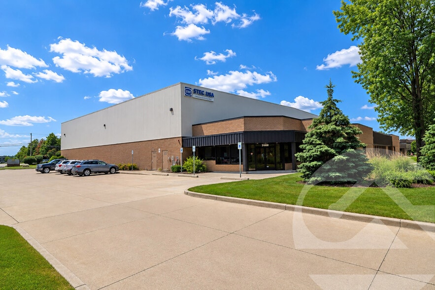 31900 Sherman Ave, Madison Heights, MI for lease - Building Photo - Image 2 of 5